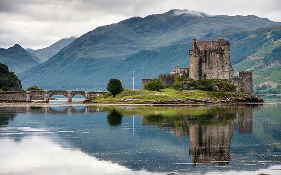 Eilean Donan Castle, Dornie, Kyle of Lochalsh, Scotland.