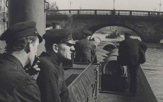 Guinness workers bring barrels of stout up the River Liffey.