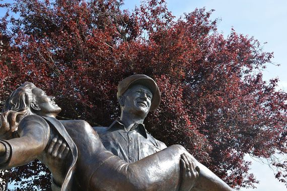 The Quiet Man statue in Cong. Image: Wikicommons.