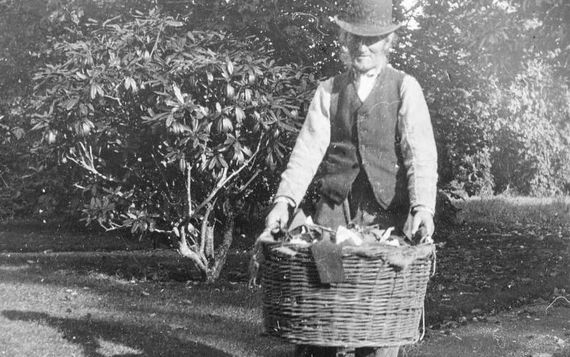 A man carrying creel. Image: Dillon Family/National Library of Ireland