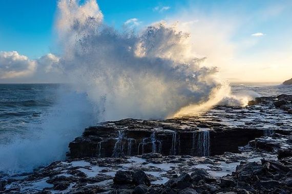 Travelers can view the churning Atlantic waves hitting the shore. Image: Getty