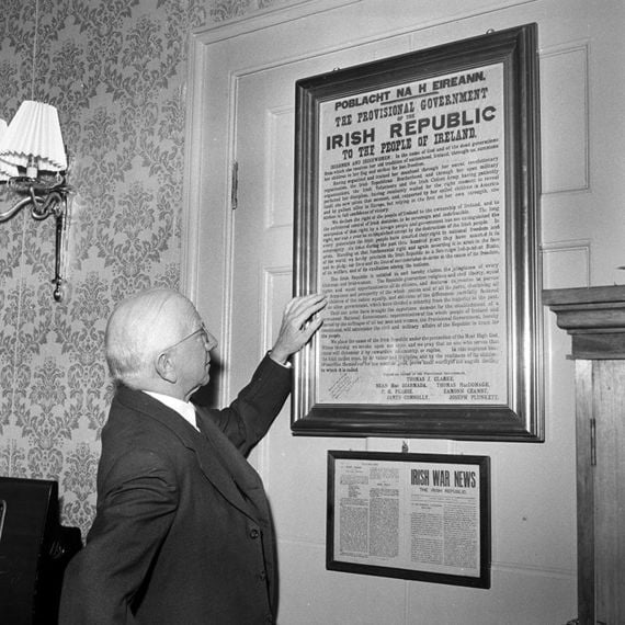 President O'Kelly shows his guest his personal copy of the Proclamation of the Republic. (Bock-Schroeder Foundation)