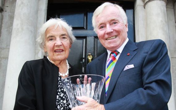 Senator Feargal Quinn presents Myrtle Allen with the inaugural Taste Icon Award in Newman House in 2011. Image: Rolling News.