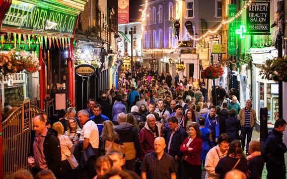 Craic and ceoil in Ennis during the Fleadh.