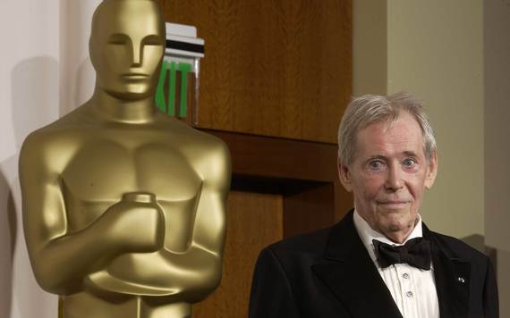 Actor Peter O'Toole poses backstage during the 75th Annual Academy Awards at the Kodak Theater on March 23, 2003 in Hollywood, California. (Photo by Robert Mora/Getty Images)