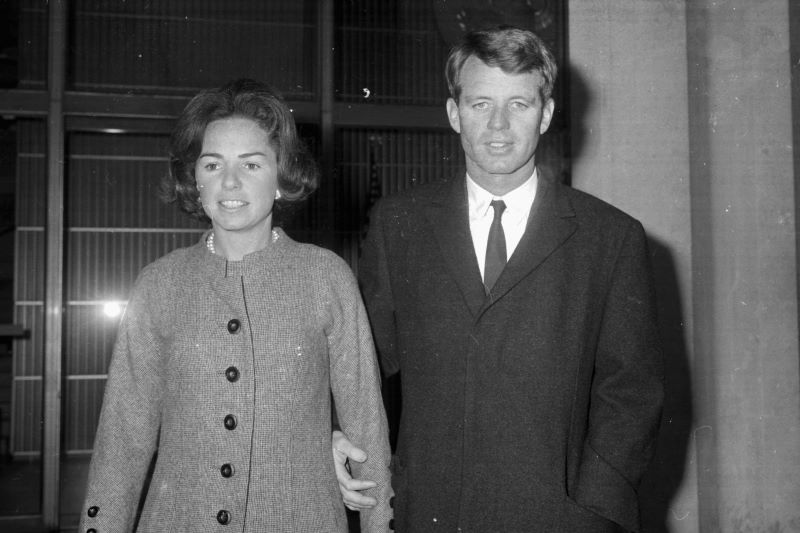 Robert Kennedy e Ethel Kennedy em Londres em 1964 (Getty Images)