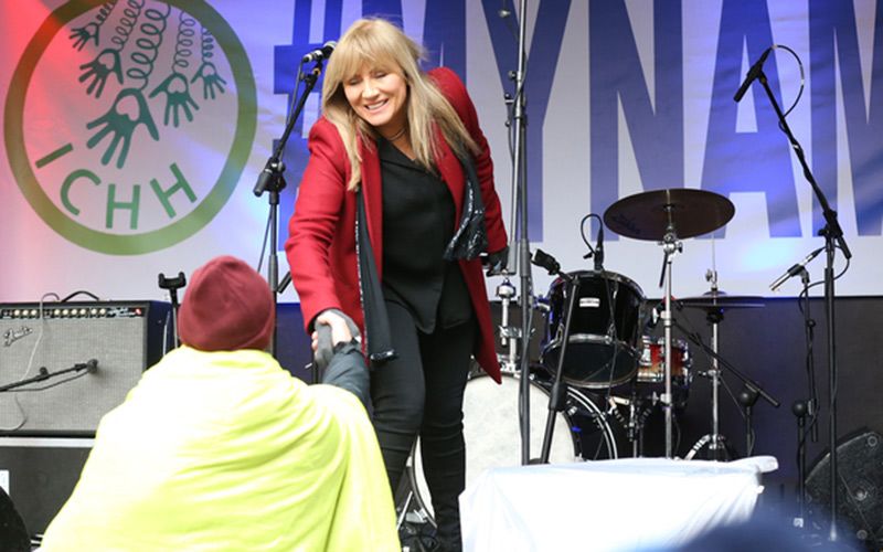 Frances Black preforming at a protest concert on the streets outside the Dail to protest against Ireland's ongoing homeless situation. Photo: RollingNews.ie