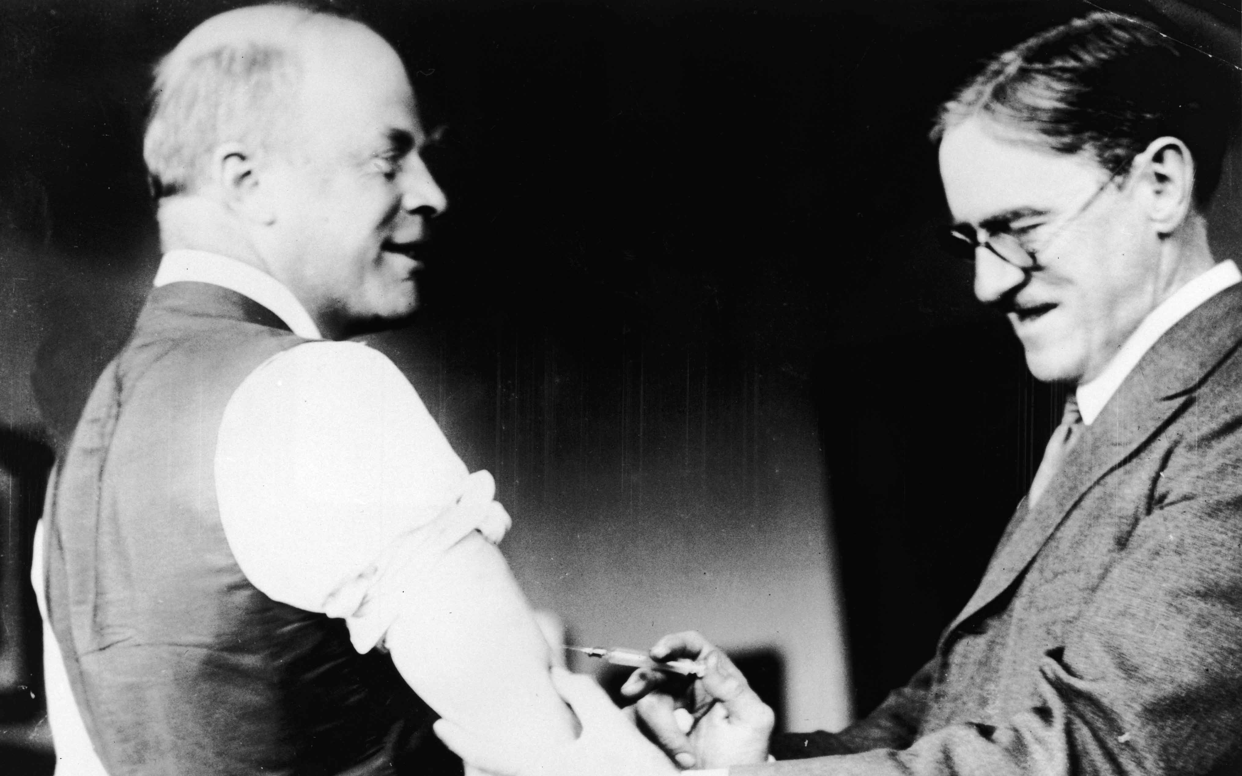 A doctor innoculates Major Peters of Boston against the Spanish Influenza virus during the epidemic, c. 1918. (Photo by Hulton Archive/Getty Images)