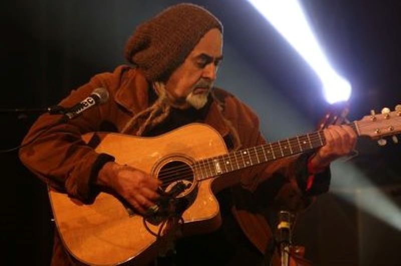 Steve Cooney playing the guitar in Killarney, Co Kerry (Ireland's Content Pool)